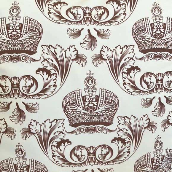 Set of 2 royal baroque accent pillows. 18”x 18” - Picture 5 of 5